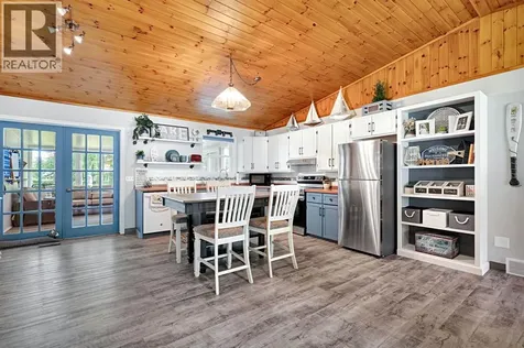 6238 London Road Lambton Shores ON N0N 1J0