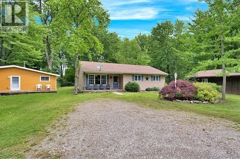 6238 London Road Lambton Shores ON N0N 1J0