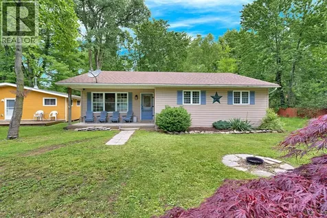 6238 London Road Lambton Shores ON N0N 1J0