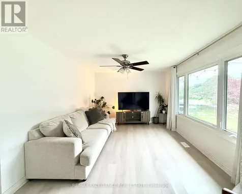 49 Woodlawn Avenue Brantford ON N3V 1A6