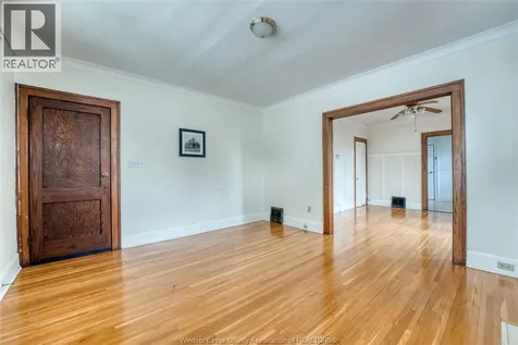 135 Oak Street Windsor ON N9A 5E5