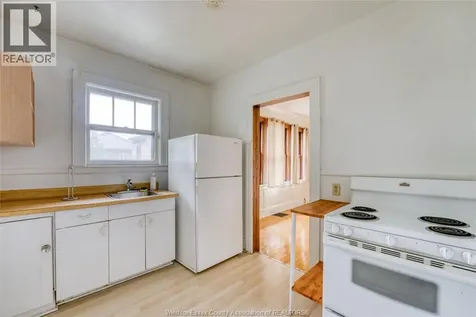 135 Oak Street Windsor ON N9A 5E5