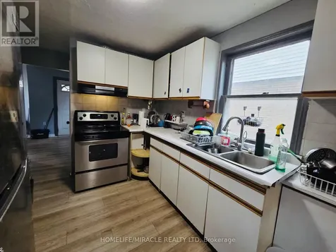 454 Rankin Avenue Windsor ON N9B 2R7
