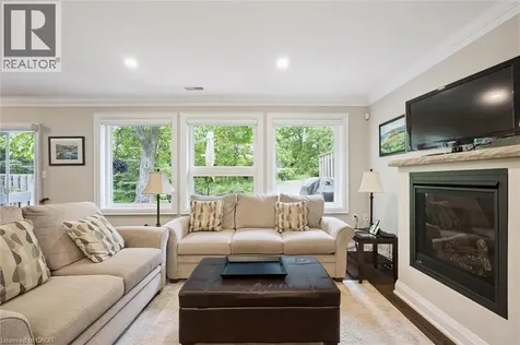 32 Cardinal Mindszenty Boulevard Hamilton ON L9B 2M3