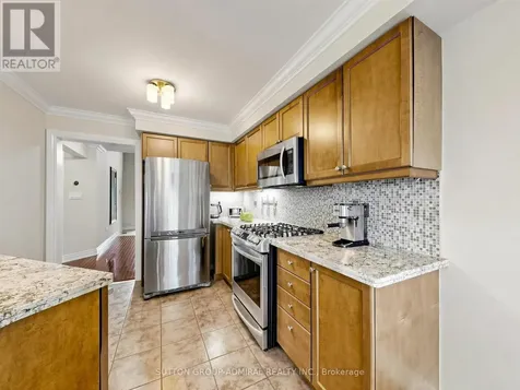 32 Beaverbrook Crescent Vaughan ON L6A 3T3