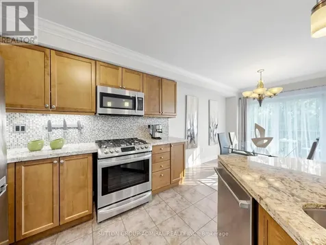 32 Beaverbrook Crescent Vaughan ON L6A 3T3