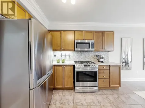 32 Beaverbrook Crescent Vaughan ON L6A 3T3