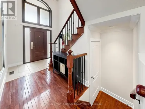 32 Beaverbrook Crescent Vaughan ON L6A 3T3