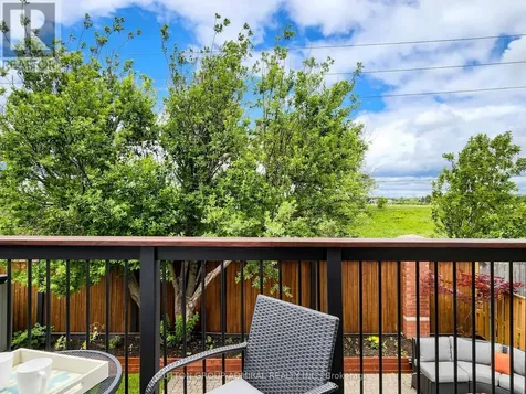 32 Beaverbrook Crescent Vaughan ON L6A 3T3