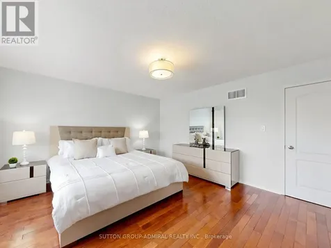 32 Beaverbrook Crescent Vaughan ON L6A 3T3