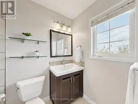 32 Beaverbrook Crescent Vaughan ON L6A 3T3
