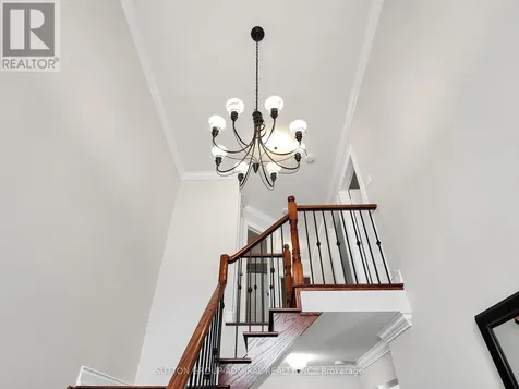 32 Beaverbrook Crescent Vaughan ON L6A 3T3
