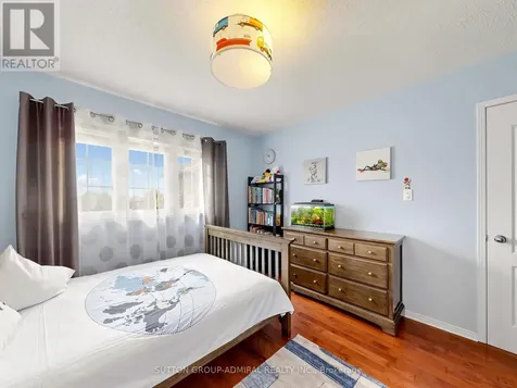 32 Beaverbrook Crescent Vaughan ON L6A 3T3