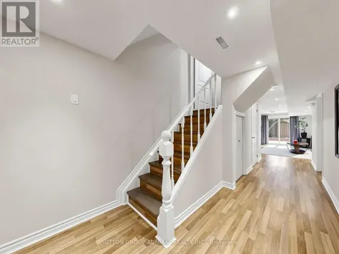 32 Beaverbrook Crescent Vaughan ON L6A 3T3