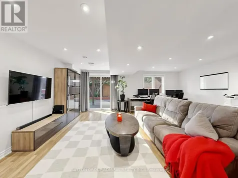 32 Beaverbrook Crescent Vaughan ON L6A 3T3