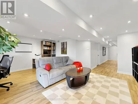 32 Beaverbrook Crescent Vaughan ON L6A 3T3