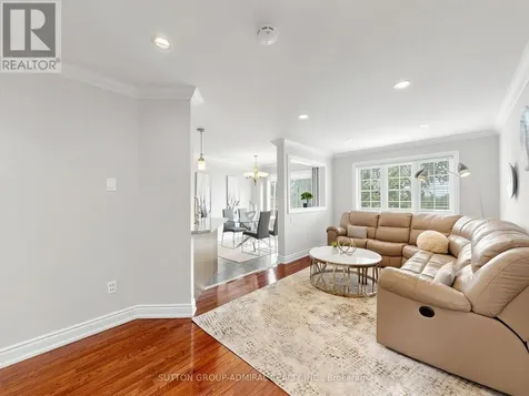 32 Beaverbrook Crescent Vaughan ON L6A 3T3