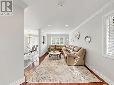 32 Beaverbrook Crescent Vaughan ON L6A 3T3