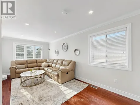32 Beaverbrook Crescent Vaughan ON L6A 3T3
