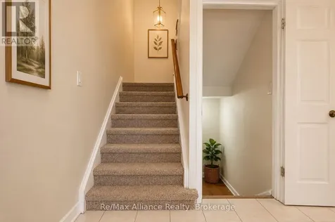 2006 Glenada Crescent Oakville (wc Wedgewood Creek) ON L6H 5R9