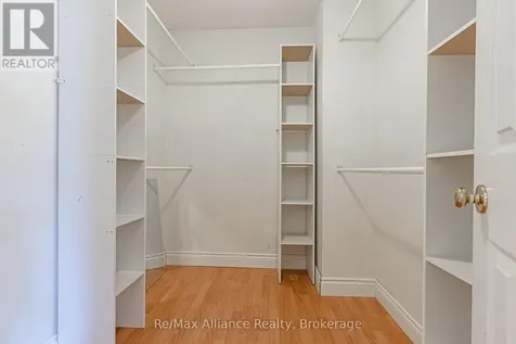 2006 Glenada Crescent Oakville (wc Wedgewood Creek) ON L6H 5R9