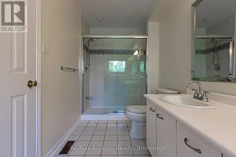 2006 Glenada Crescent Oakville (wc Wedgewood Creek) ON L6H 5R9