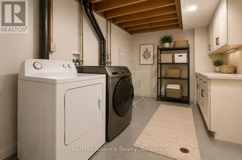 2006 Glenada Crescent Oakville (wc Wedgewood Creek) ON L6H 5R9