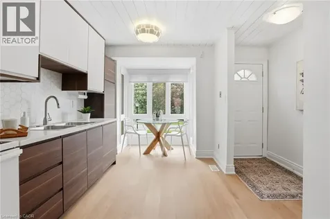 895 Maple Avenue Burlington ON L7S 2H7