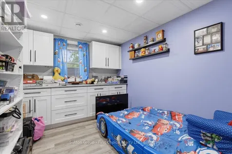 34 Dixon Road Stratford ON N5A 6X8