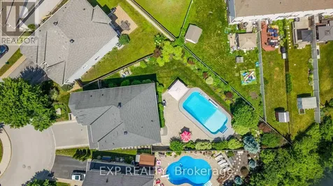580 Pinawa Circle Ottawa ON K2J 5Y2