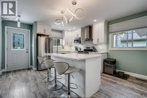 14 Greenbriar Trail Wallaceburg ON N8A 4V4