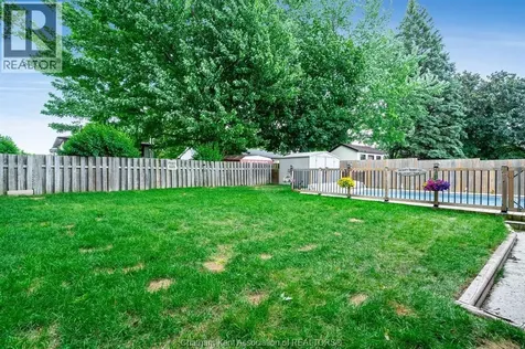 14 Greenbriar Trail Wallaceburg ON N8A 4V4