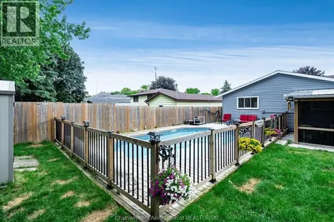14 Greenbriar Trail Wallaceburg ON N8A 4V4