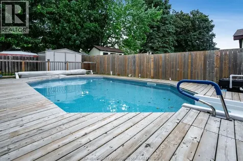 14 Greenbriar Trail Wallaceburg ON N8A 4V4