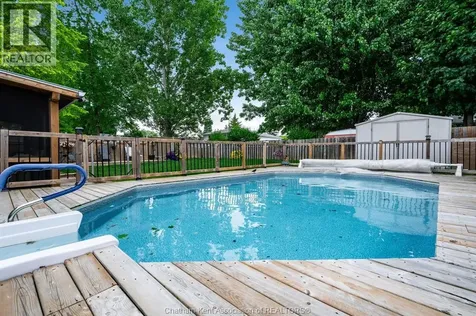 14 Greenbriar Trail Wallaceburg ON N8A 4V4