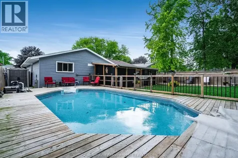 14 Greenbriar Trail Wallaceburg ON N8A 4V4
