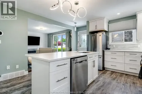 14 Greenbriar Trail Wallaceburg ON N8A 4V4