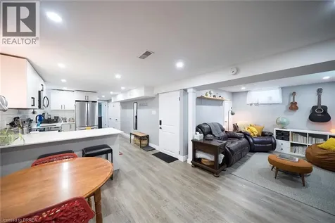 17 Flynn Avenue Cambridge ON N3C 2T8