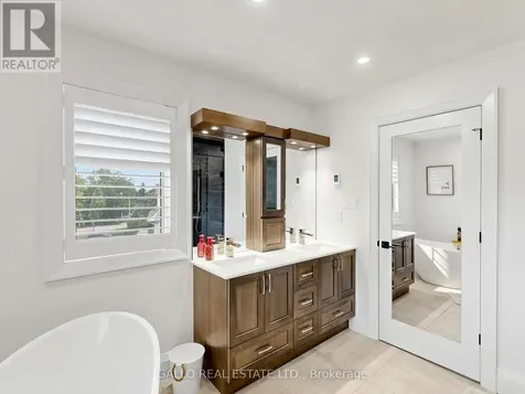 35 Campbell Drive Uxbridge ON L9P 1R5