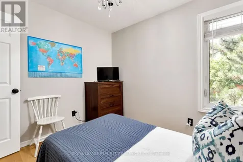 2006 Glenada Crescent Oakville (wc Wedgewood Creek) ON L6H 5R9