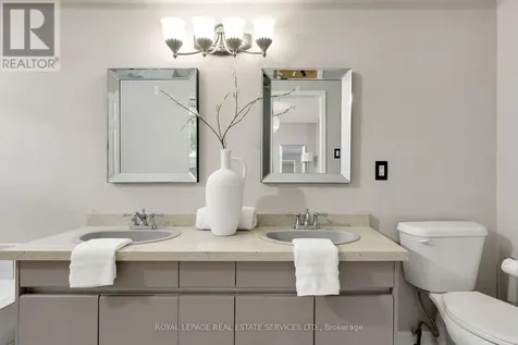 2006 Glenada Crescent Oakville (wc Wedgewood Creek) ON L6H 5R9