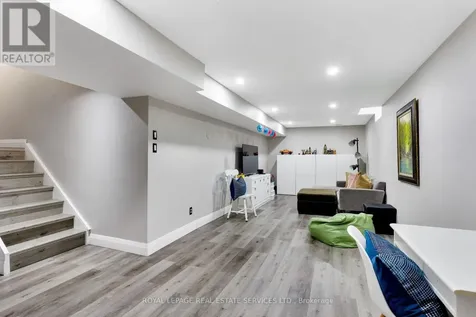 2006 Glenada Crescent Oakville (wc Wedgewood Creek) ON L6H 5R9