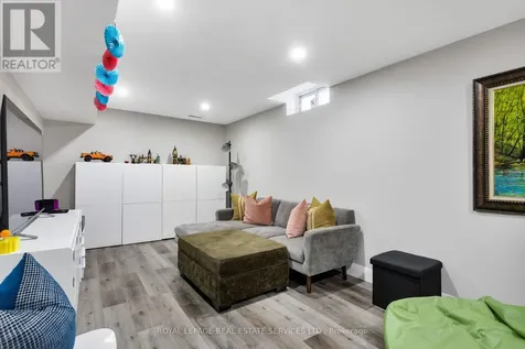 2006 Glenada Crescent Oakville (wc Wedgewood Creek) ON L6H 5R9