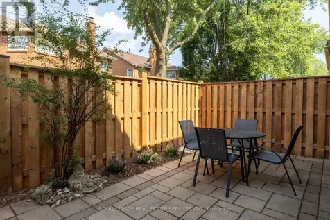 2006 Glenada Crescent Oakville (wc Wedgewood Creek) ON L6H 5R9