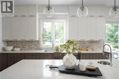 1025 Bridge Road Oakville ON L6L 2B4
