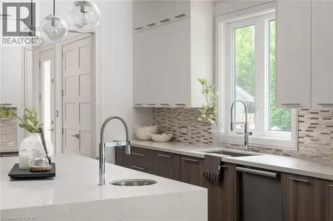 1025 Bridge Road Oakville ON L6L 2B4