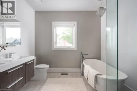 1025 Bridge Road Oakville ON L6L 2B4