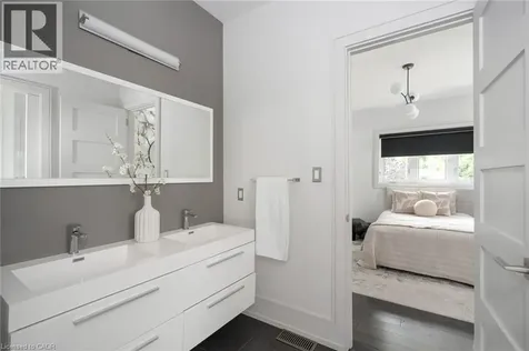 1025 Bridge Road Oakville ON L6L 2B4
