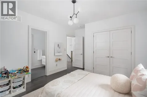 1025 Bridge Road Oakville ON L6L 2B4
