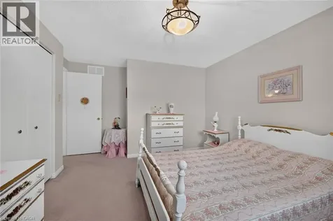 26 Mcmaster Drive Caledonia ON N3W 1G9
